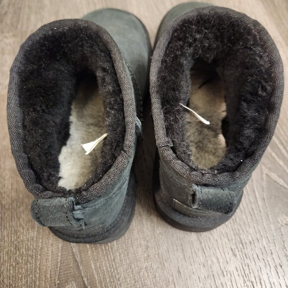 Ultra Mini Platform UGGs black size 6 - Picture 3 of 5